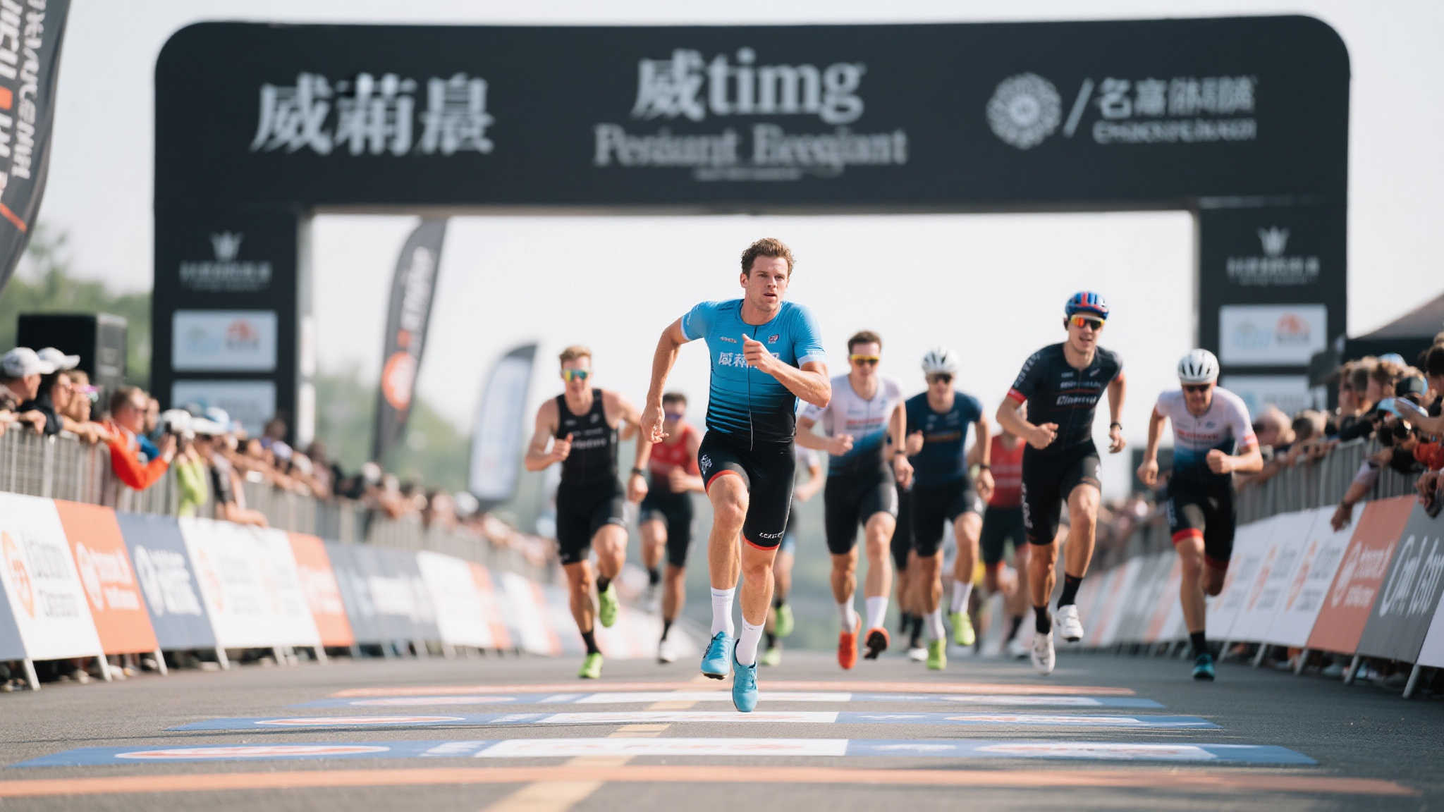 杰伦-威廉姆斯赛后冲进更衣室激动高呼:香槟呢!香槟在哪? 很多时候,一句随性的话语能透露深层逻辑。当见到队友